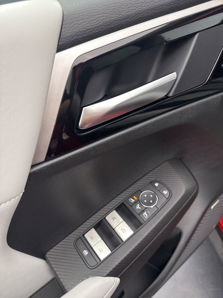 New 2025 Mitsubishi Outlander SE image 16