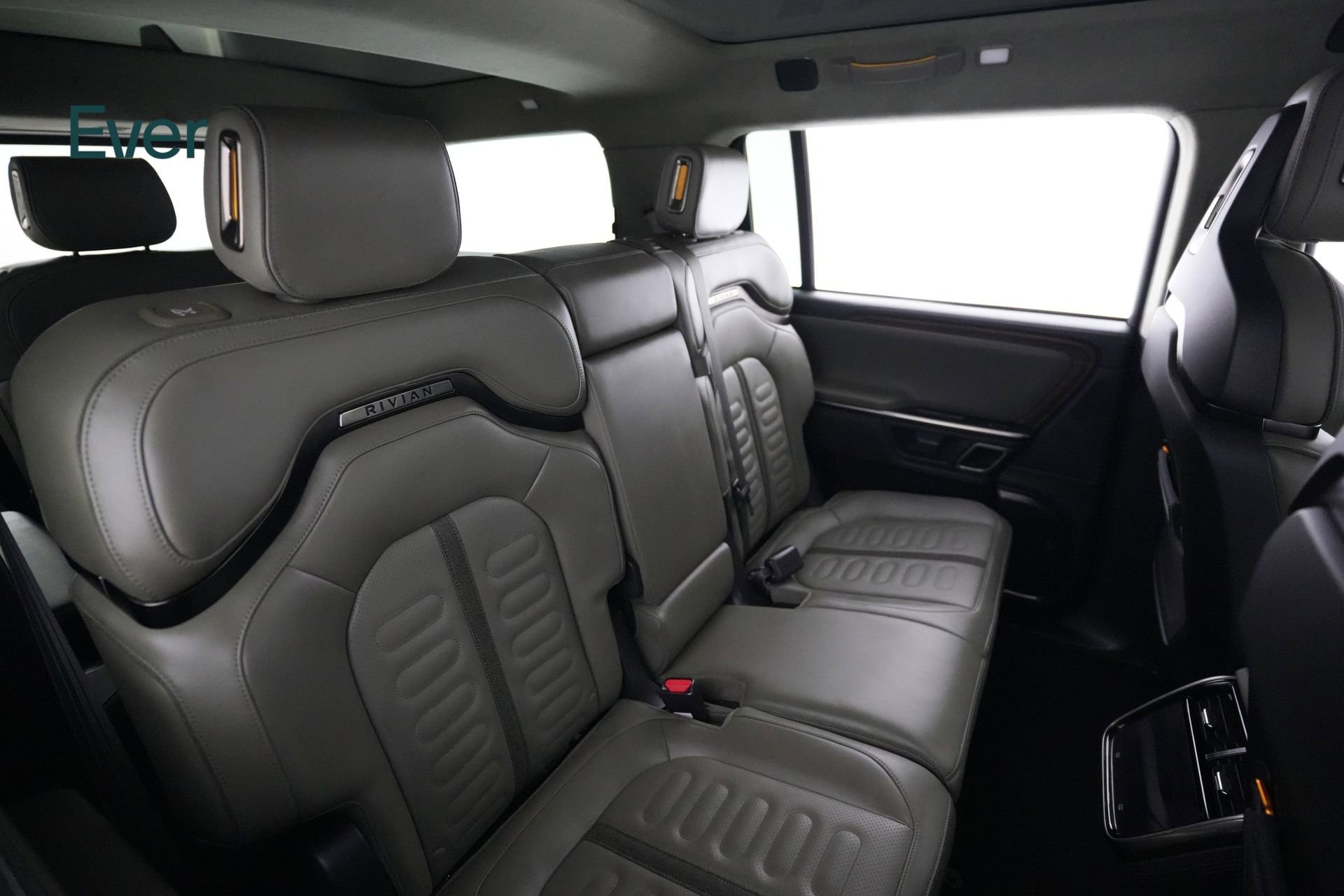 Used 2024 Rivian R1S Adventure AWD/4WD image 5