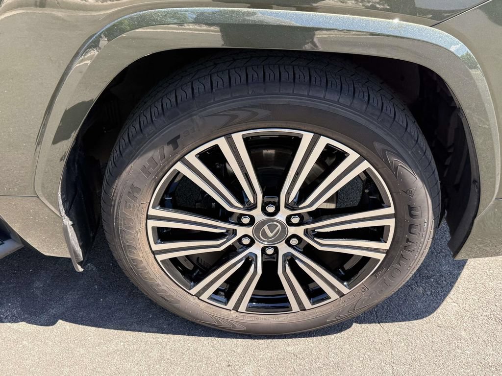 Used 2025 Lexus LX 600 4WD w/ Accessory Package (2T) image 7