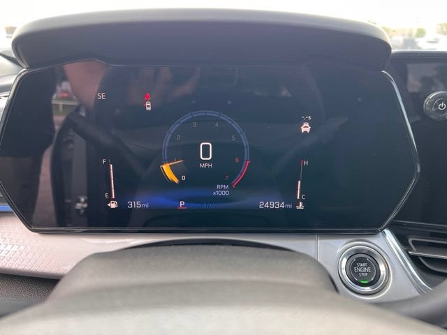 Used 2025 Chevrolet Trax LT FWD image 6
