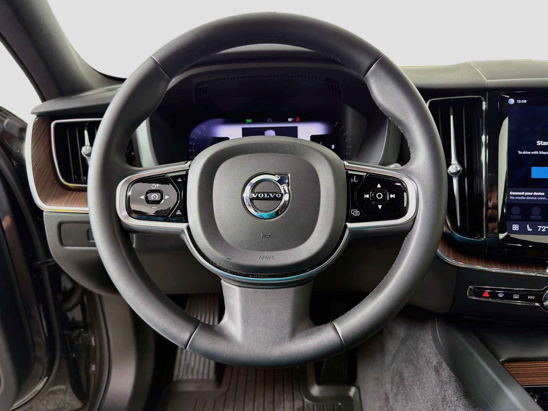 Certified 2024 Volvo XC60 B5 Plus w/ Protection Package Premier AWD/4WD image 12