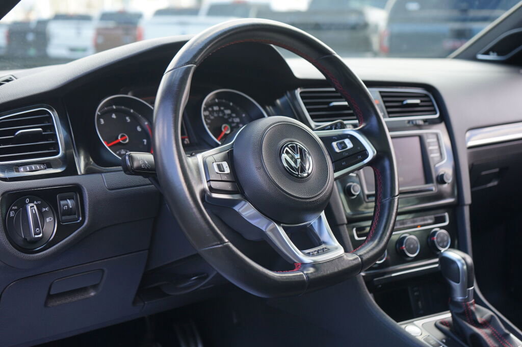 Used 2017 Volkswagen GTI SE FWD image 10