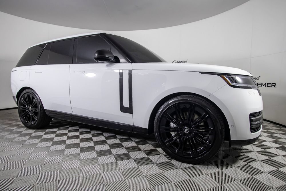 Used 2024 Land Rover Range Rover SE AWD/4WD image 2