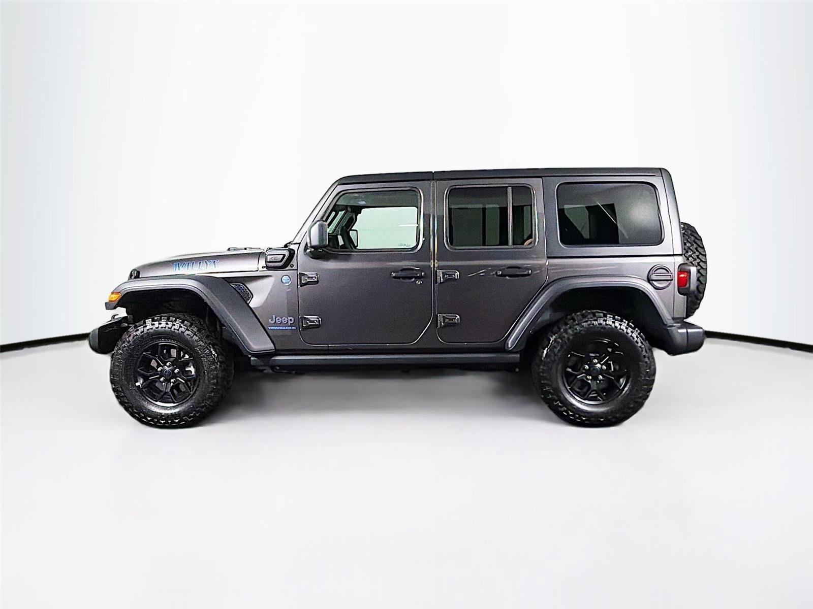 Used 2025 Jeep Wrangler Willys image 4