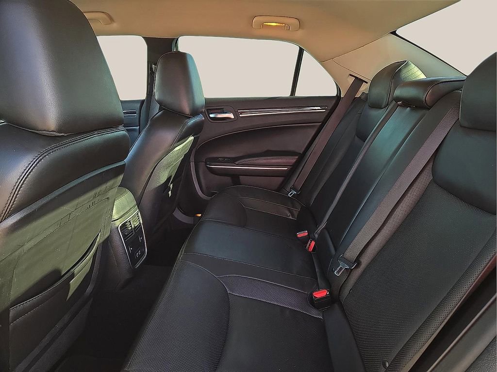 Used 2019 Chrysler 300 Limited image 9
