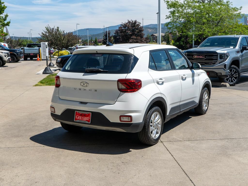 Used 2021 Hyundai Venue SE FWD image 7