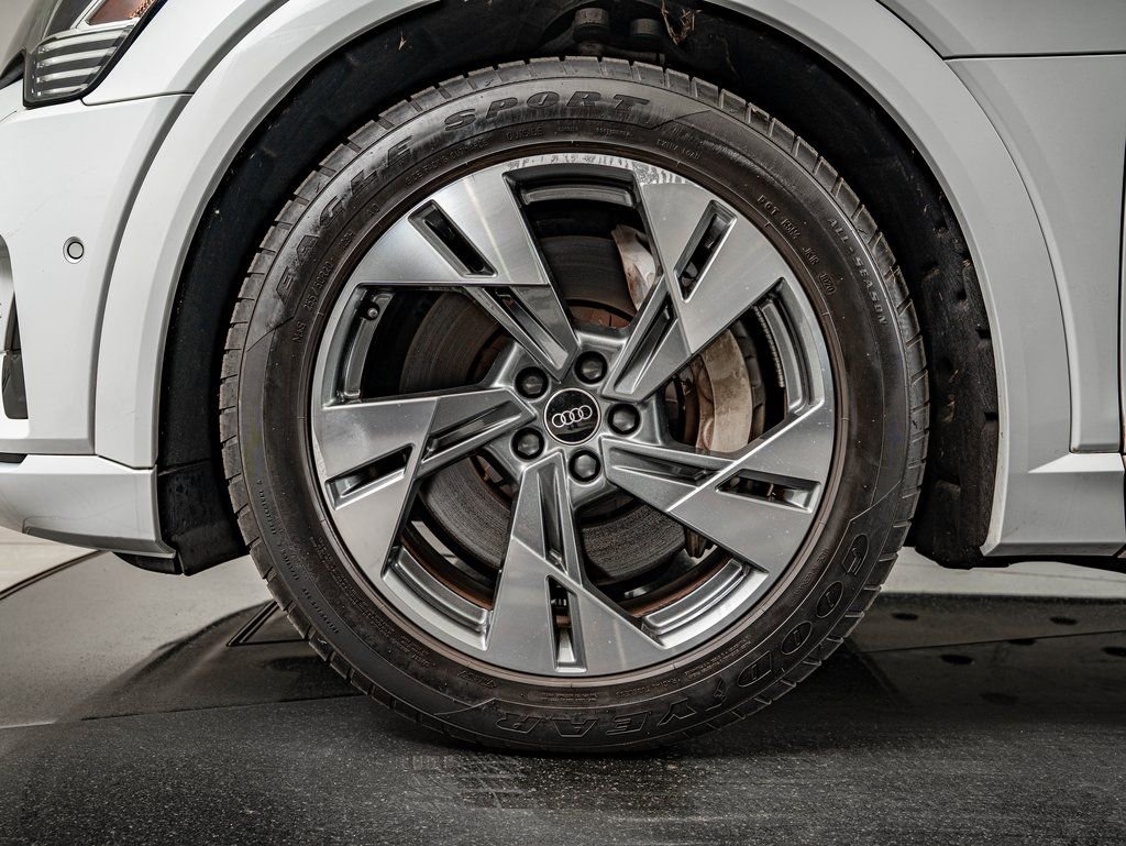 Used 2021 Audi e-tron Premium w/ Convenience Plus Package AWD/4WD image 13