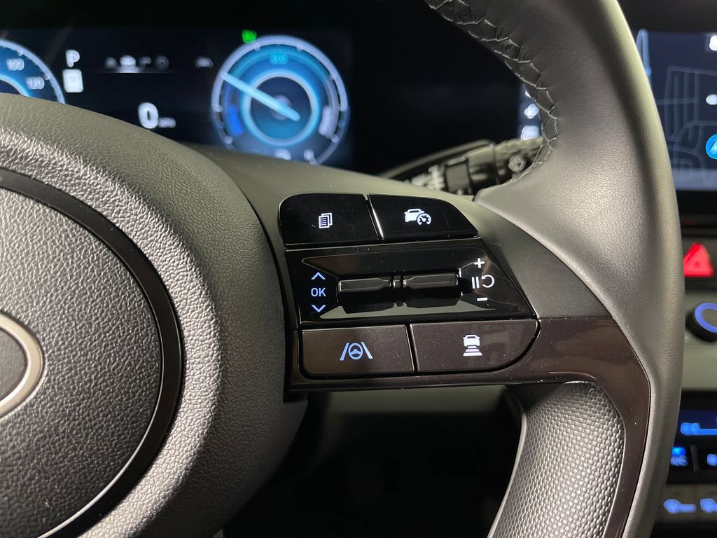 Certified 2025 Hyundai Elantra Limited FWD image 29