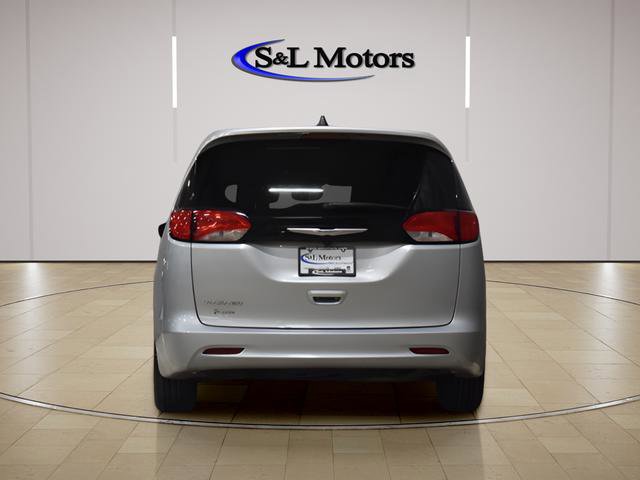 Used 2023 Chrysler Voyager LX FWD image 6