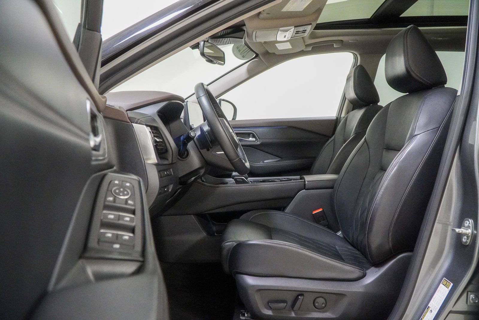 Used 2022 Nissan Rogue Platinum w/ Head-Up Display Package image 22