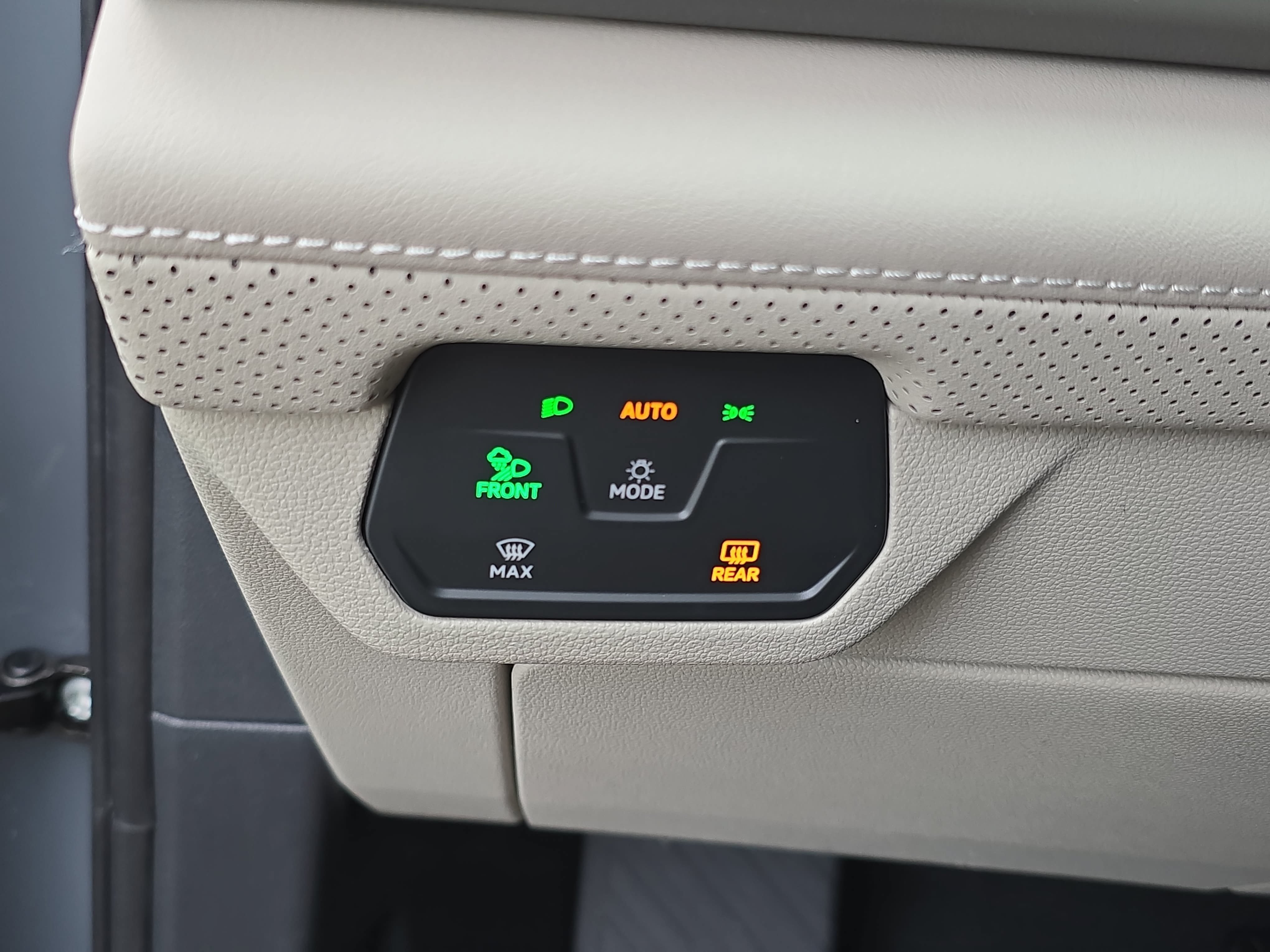 New 2026 Volkswagen Atlas SE FWD image 28
