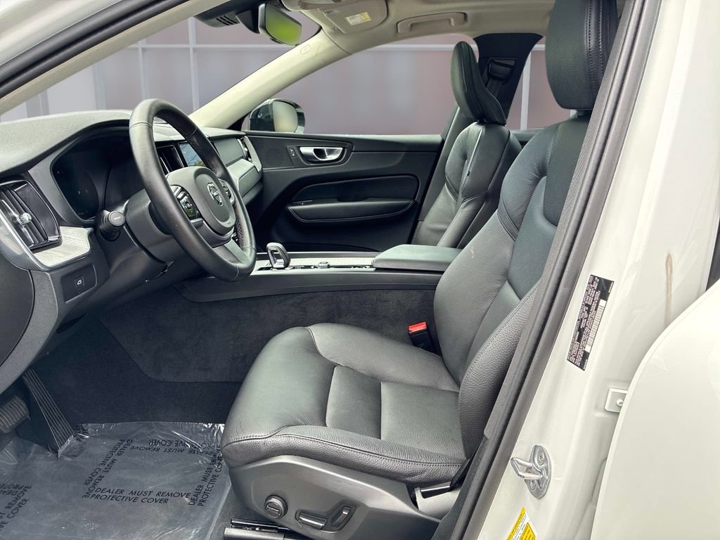 Used 2025 Volvo XC60 B5 Plus AWD/4WD image 24