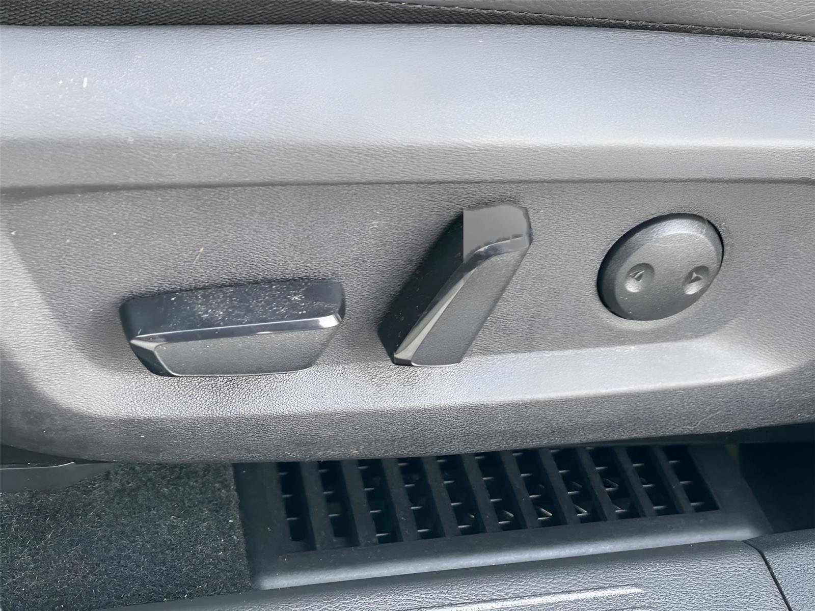 Used 2023 Nissan Rogue SL w/ SL Premium Package image 31