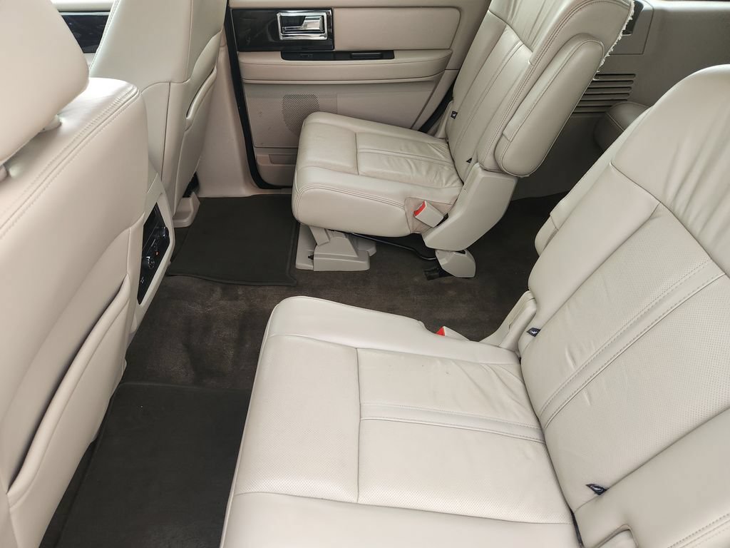 Used 2017 Lincoln Navigator Select RWD image 26