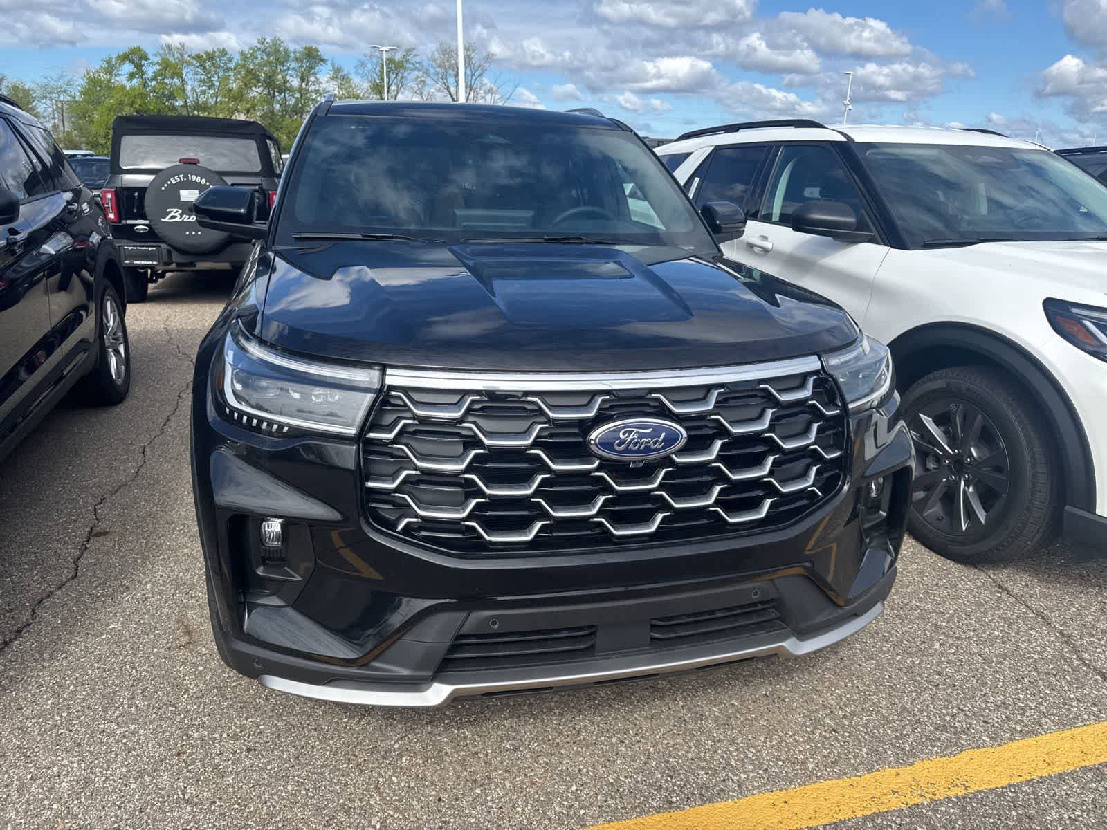 New 2026 Ford Explorer Platinum w/ LUX Leather Package AWD/4WD image 4
