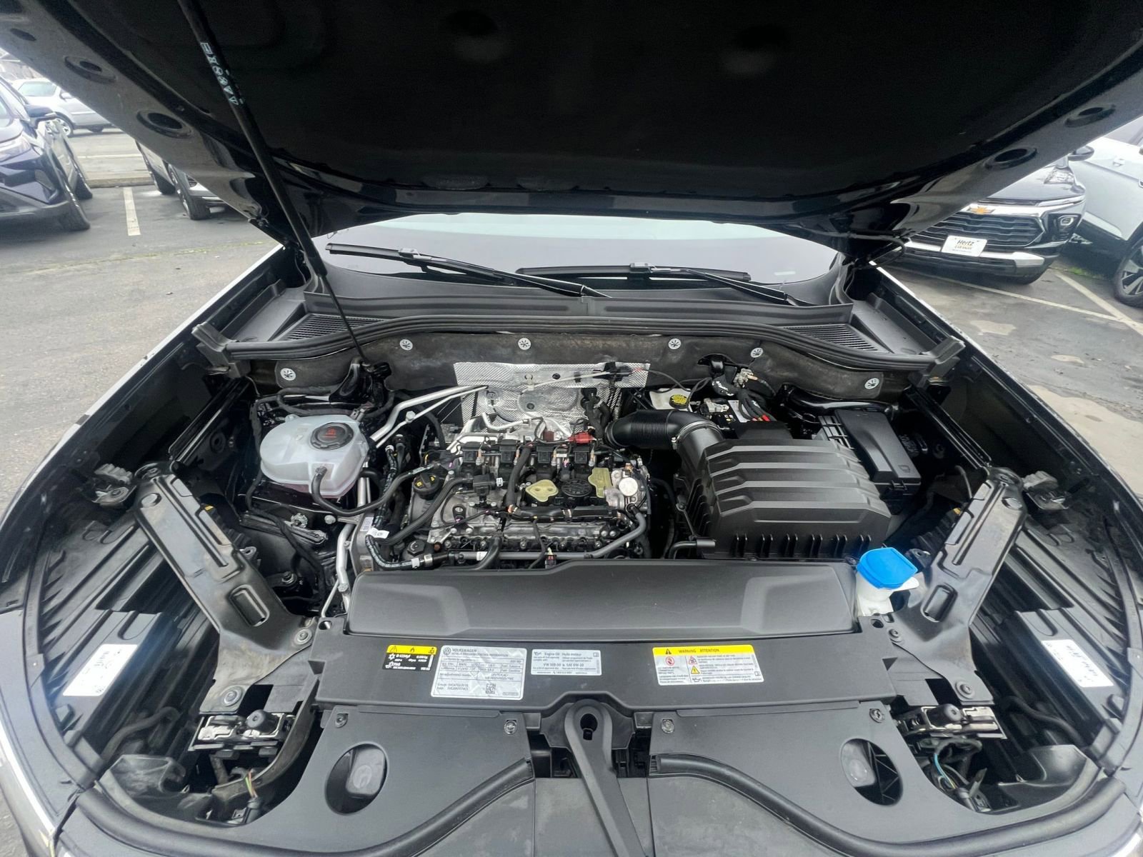 Used 2025 Volkswagen Atlas Cross Sport SE image 32