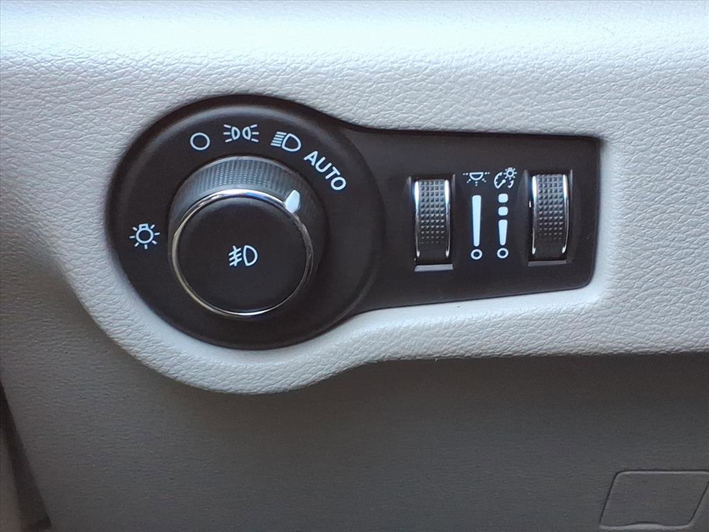 Used 2023 Chrysler Pacifica Touring-L image 15