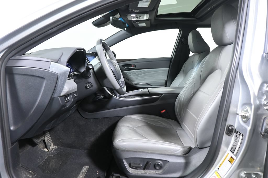 Used 2019 Toyota Avalon Limited FWD image 3