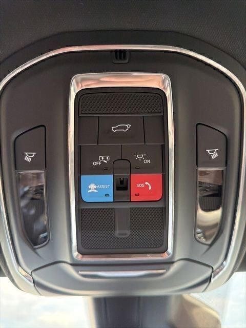 Used 2025 Jeep Wagoneer 4WD image 17