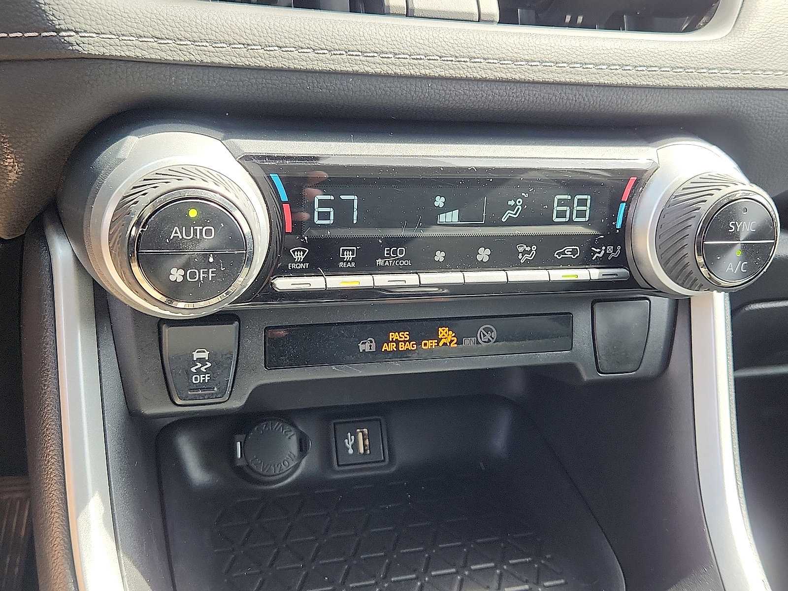 Used 2024 Toyota RAV4 XLE image 16