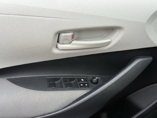 Used 2025 Toyota Corolla LE FWD image 21