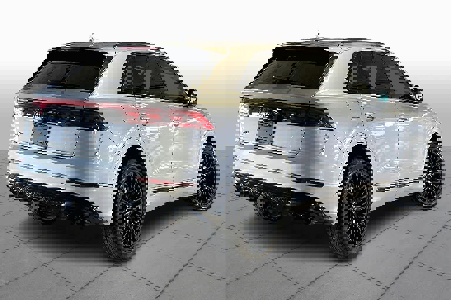 Used 2024 Audi SQ8 Prestige w/ Prestige Package image 11