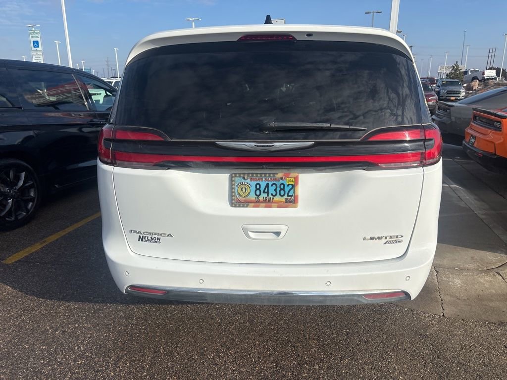 Used 2024 Chrysler Pacifica Limited image 5