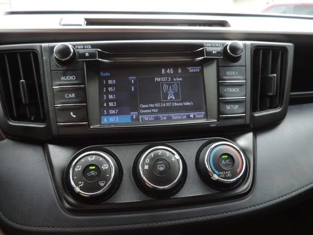 Used 2018 Toyota RAV4 LE FWD image 21