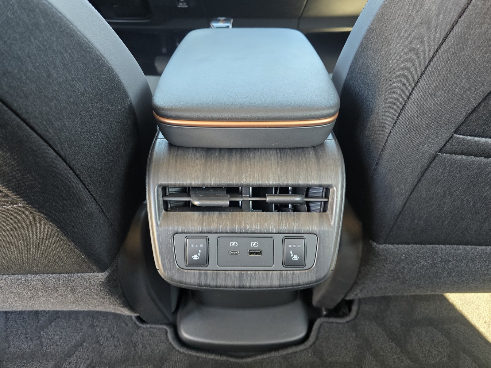 Used 2024 Nissan Ariya AWD image 28
