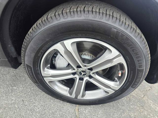 Used 2018 Mercedes-Benz GLC 300 4MATIC image 9