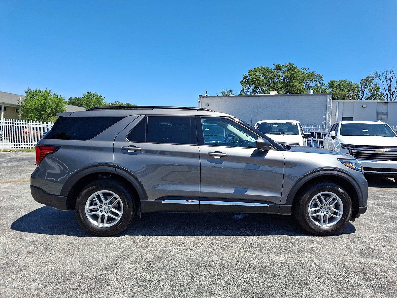 Certified 2025 Ford Explorer Active AWD/4WD image 7