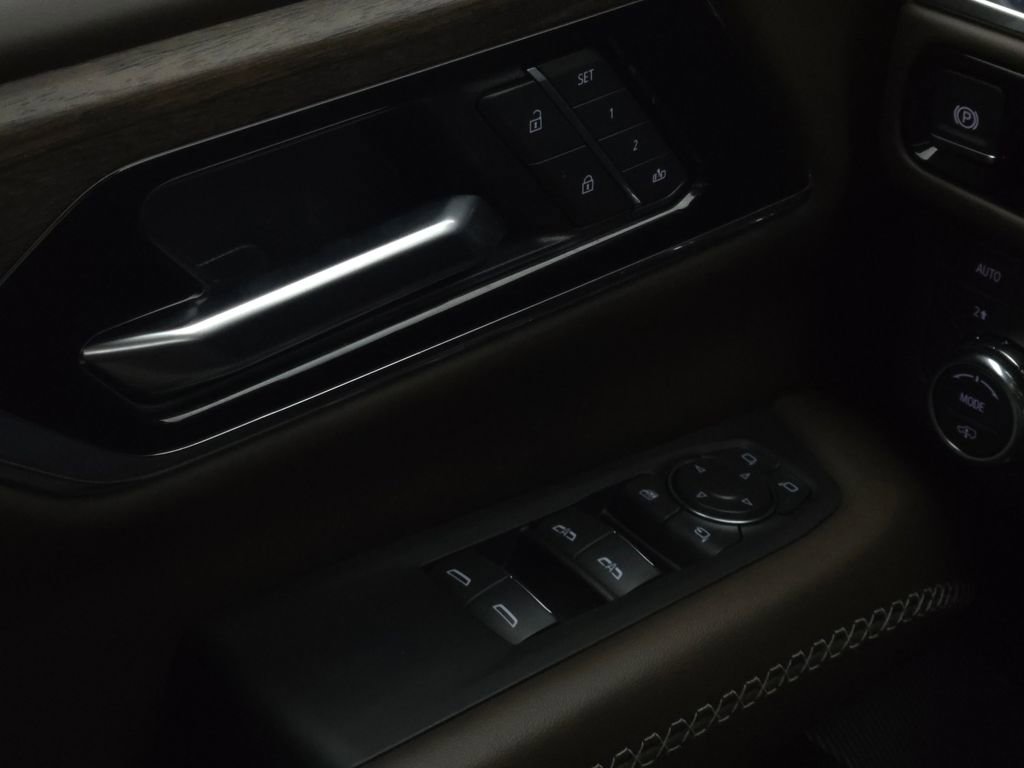 Used 2025 GMC Yukon Denali Ultimate w/ LPO, Floor Liner Package image 36