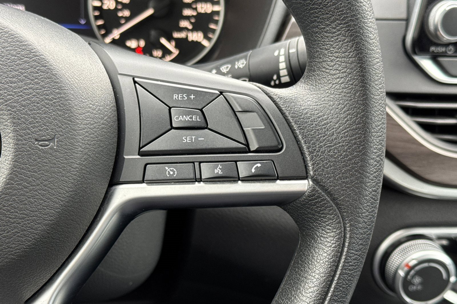 Used 2024 Nissan Altima 2.5 SV image 27