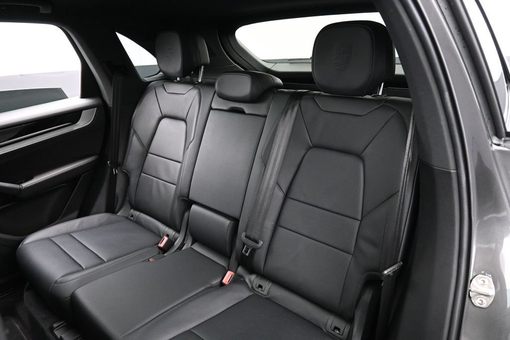 Certified 2026 Porsche Cayenne AWD/4WD image 23