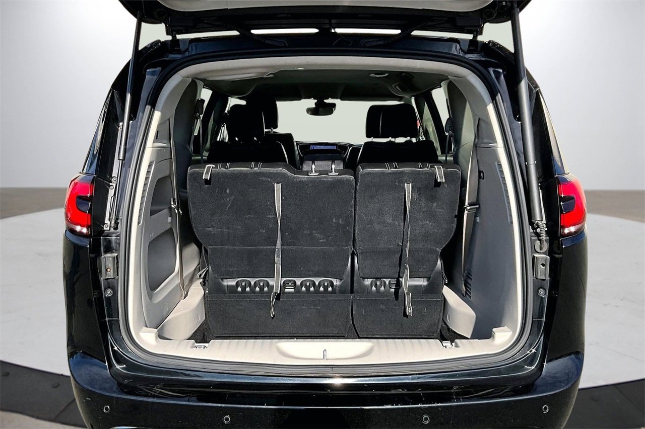 Certified 2024 Chrysler Pacifica Touring-L image 25