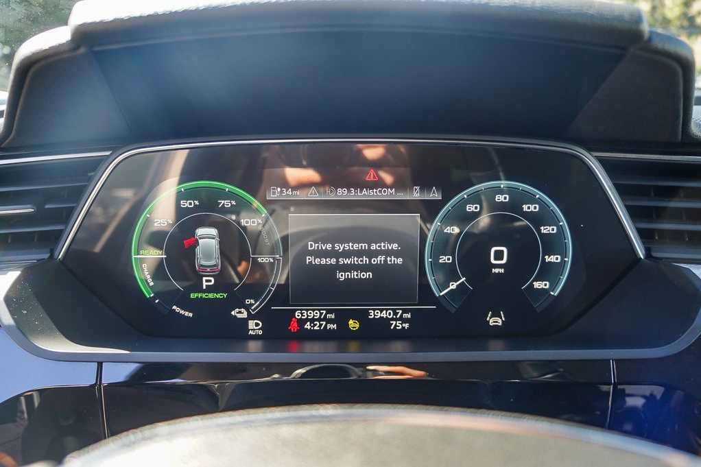 Used 2022 Audi e-tron Premium w/ Convenience Plus Package AWD/4WD image 26