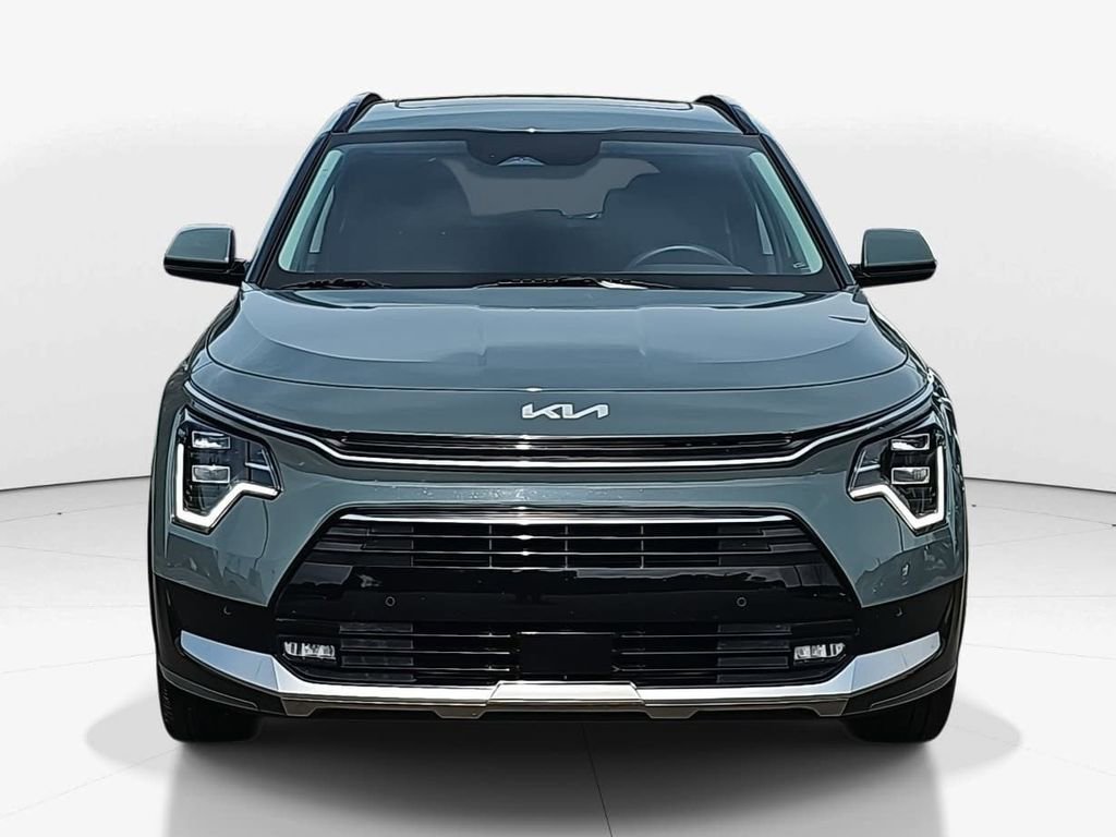 Used 2023 Kia Niro SX Touring image 11