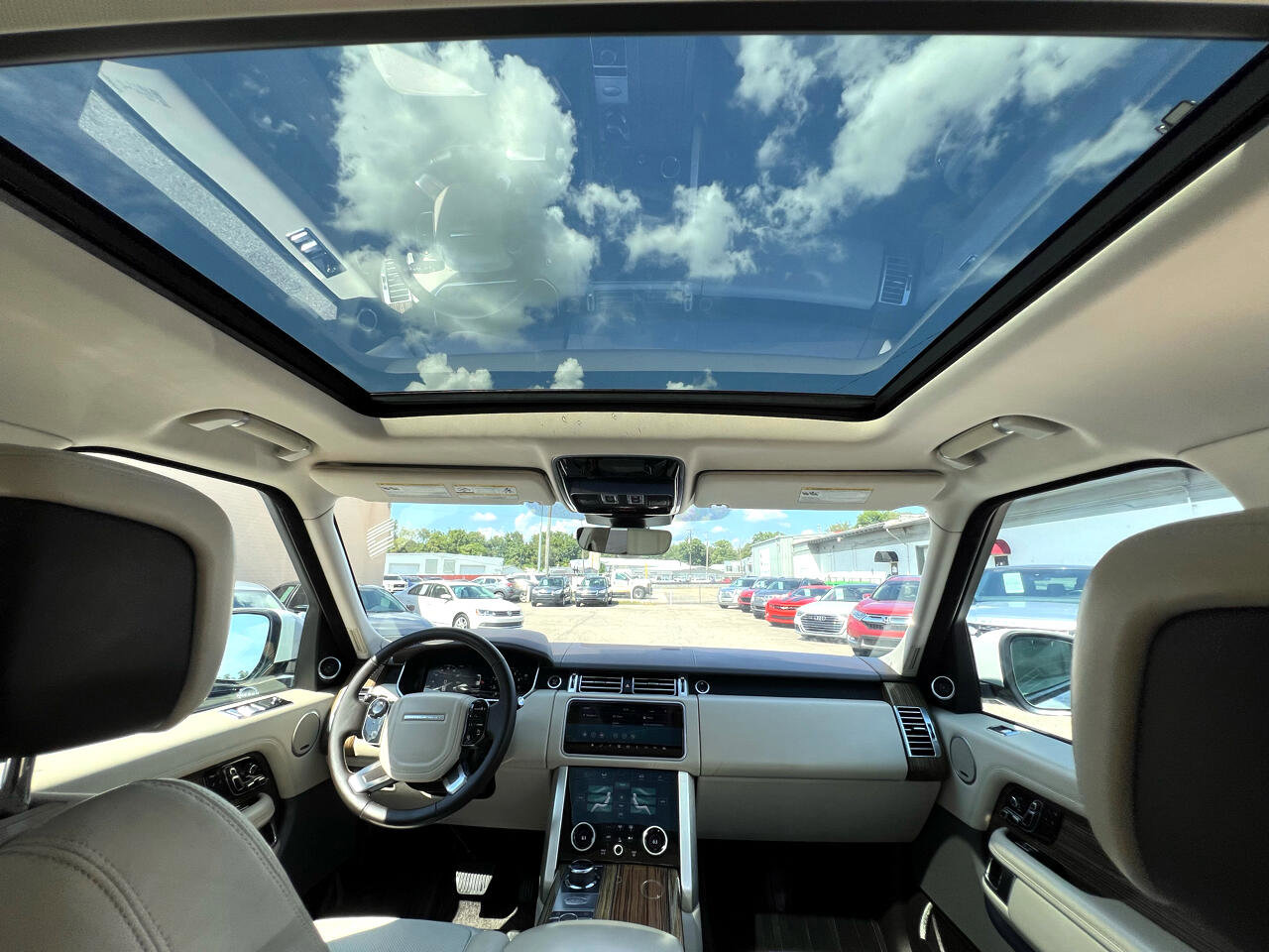 Used 2018 Land Rover Range Rover Long Wheelbase Supercharged image 26