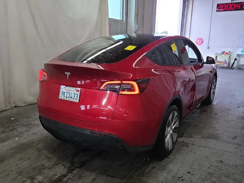 Used 2023 Tesla Model Y Long Range AWD/4WD image 3