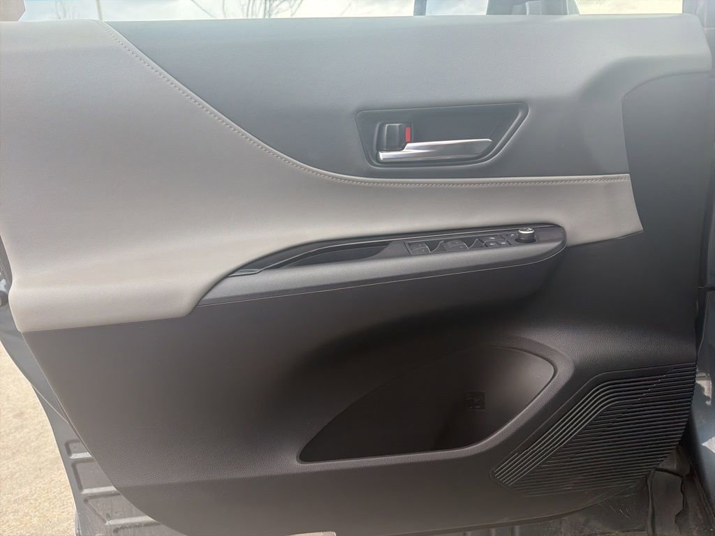 Used 2024 Toyota Venza LE AWD/4WD image 10