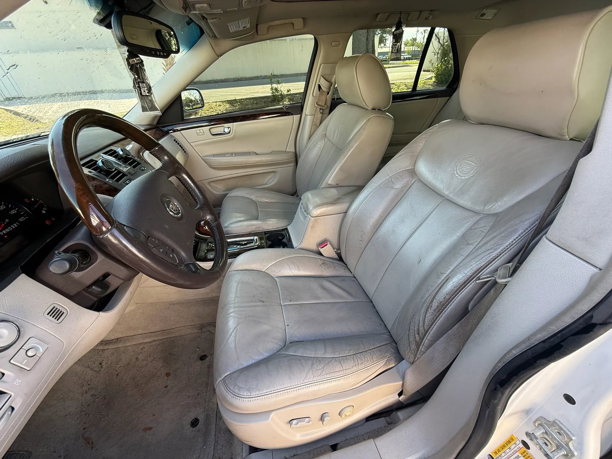 Used 2011 Cadillac DTS Luxury FWD image 10