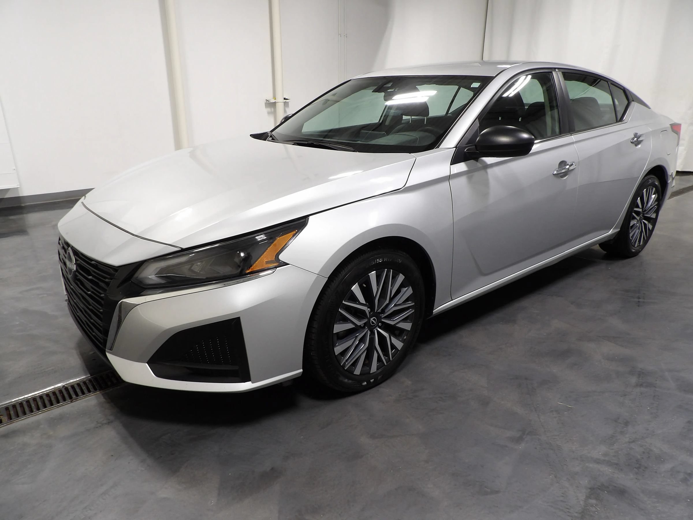Used 2024 Nissan Altima 2.5 SV FWD image 4