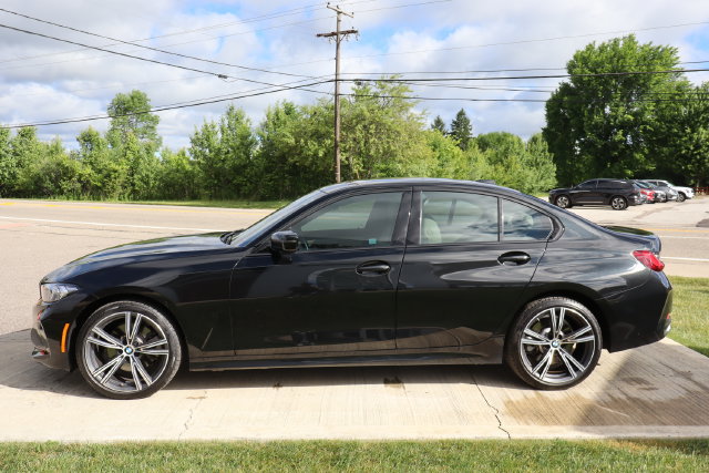 Used 2023 BMW 330i xDrive Sedan w/ Premium Package AWD/4WD image 32