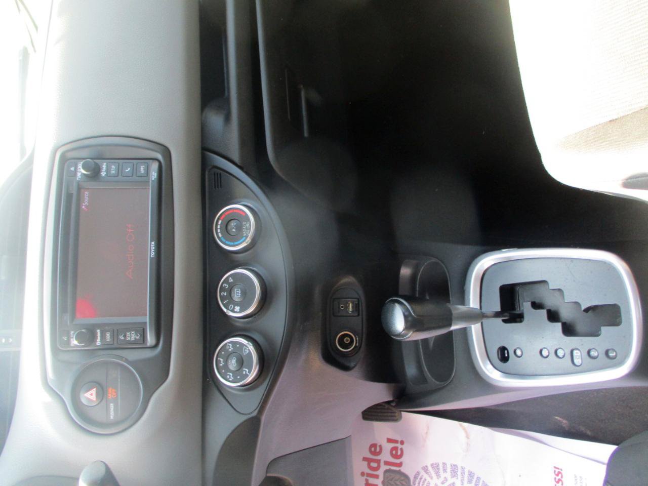 Used 2016 Toyota Yaris L FWD image 10