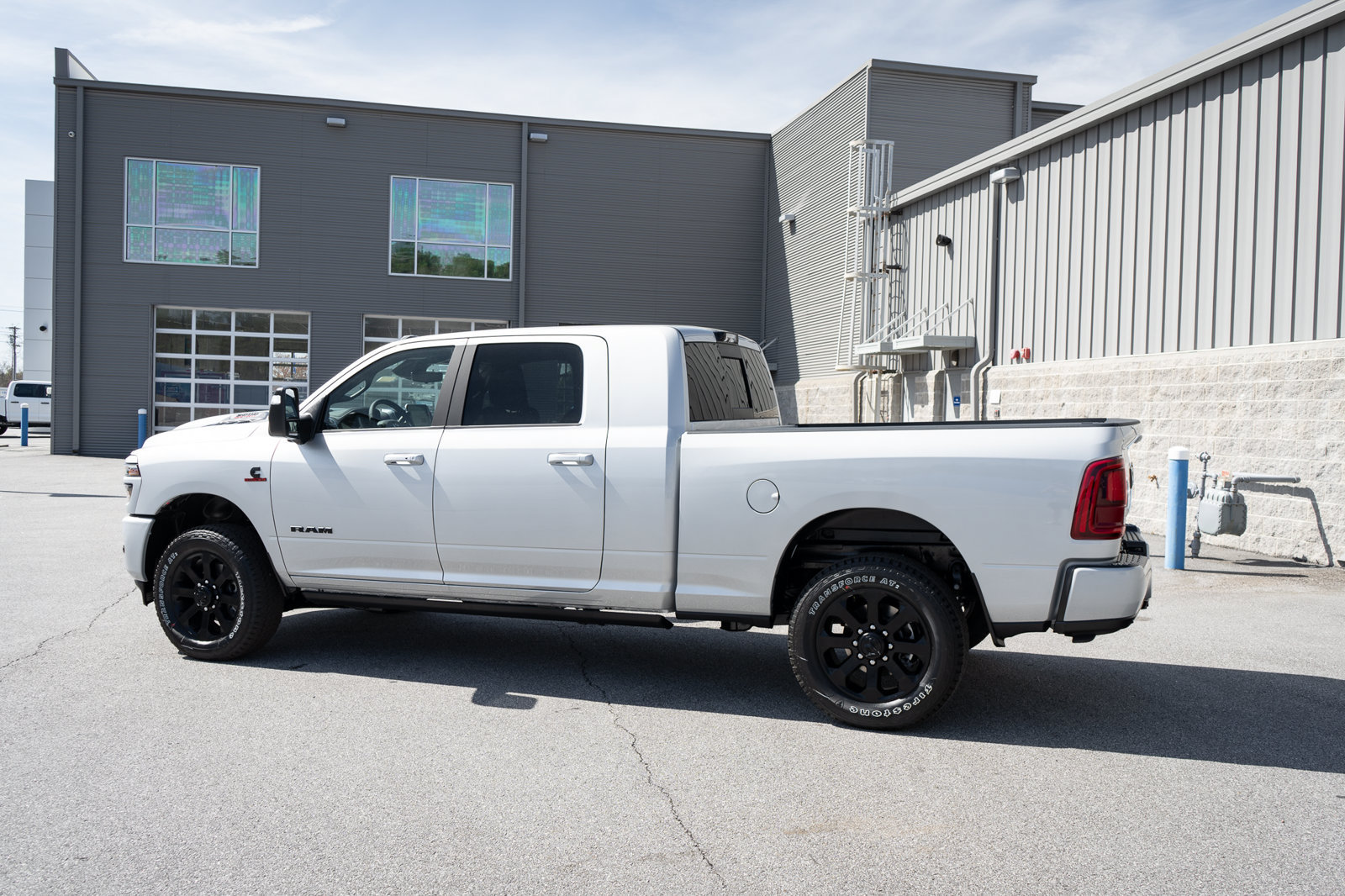 New 2026 RAM 2500 Laramie AWD/4WD image 7