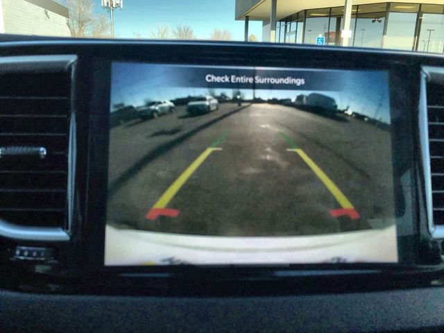 Used 2024 Chrysler Pacifica Touring-L image 17