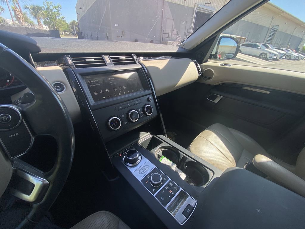 Used 2018 Land Rover Discovery SE AWD/4WD image 8