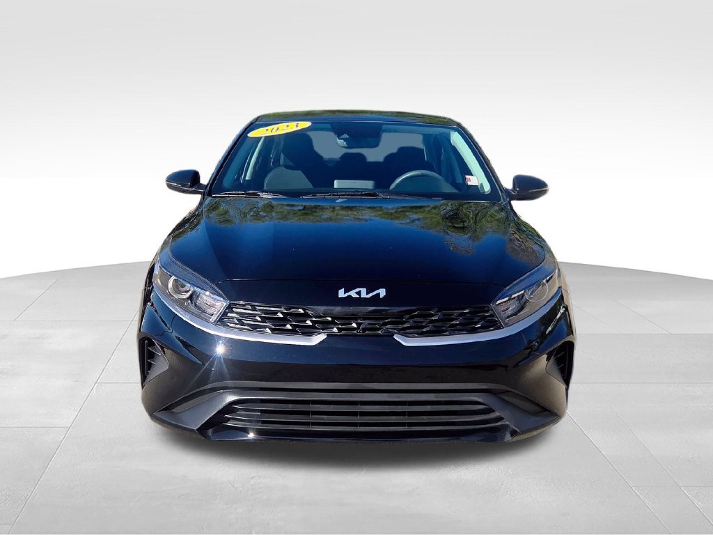 Used 2023 Kia Forte LXS w/ LXS Technology Package FWD image 2