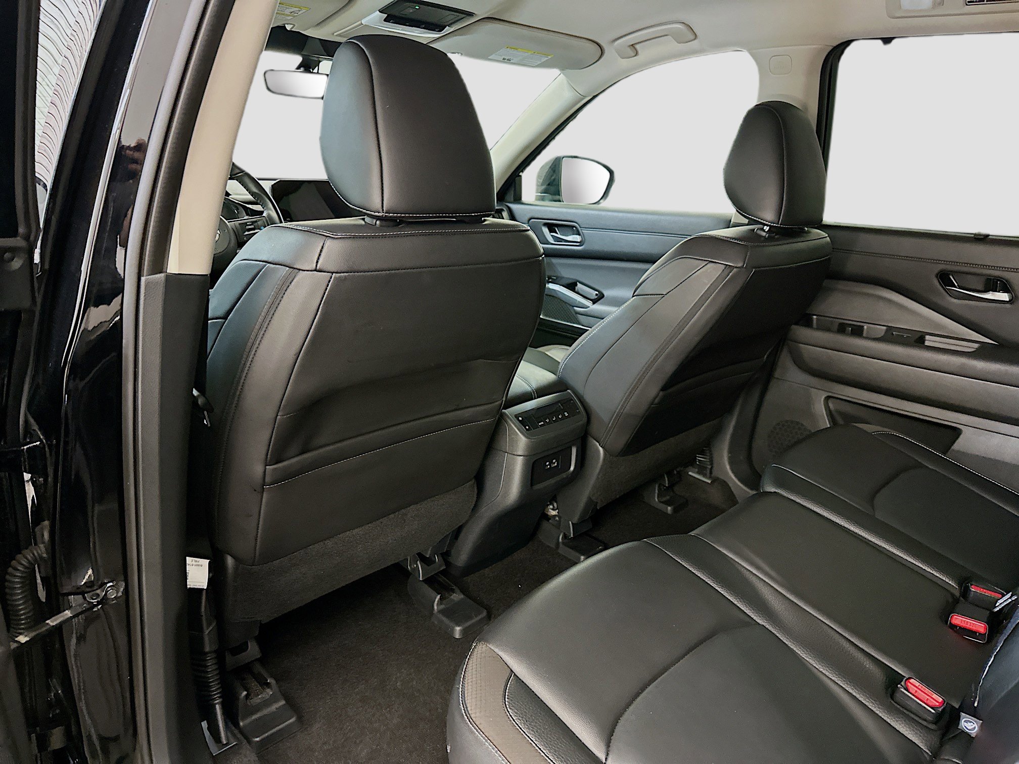 Used 2025 Nissan Pathfinder SL image 28