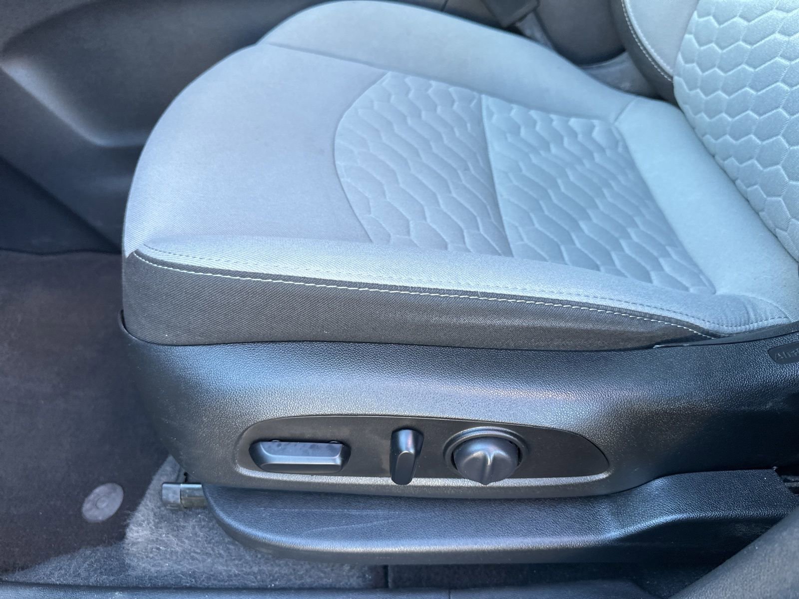 Used 2020 Chevrolet Equinox LS w/ LS Convenience Package image 18